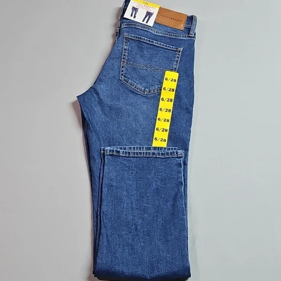 Lucky Brand Mid Rise Straight Blue Jeans 6/28 .NWT - Picture 4 of 4